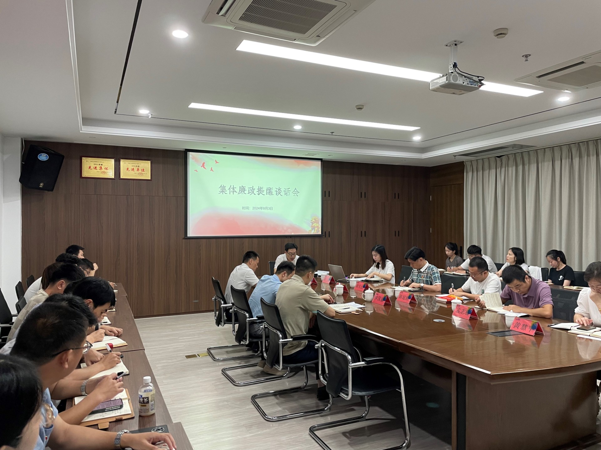 1725442024768044.jpg 市交投集團領導深入市交投物流集團市交投勘察設計公司開展聯系點工作,葉嵐清拍攝2.jpg